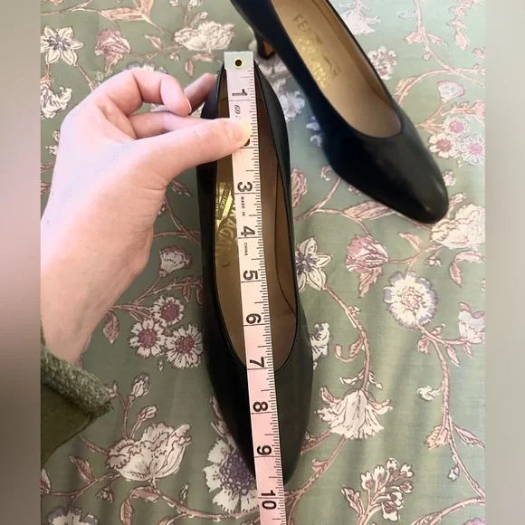 Vintage Ferragamo Cone Heels Navy Pumps 7.5 AA Narrow Pump 2.5” Italy Leather - Picture 10 of 16